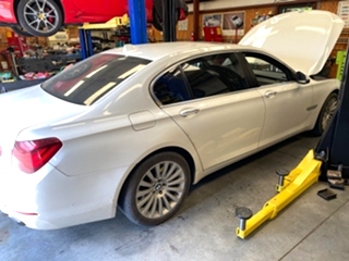 BMW 750Li Service 